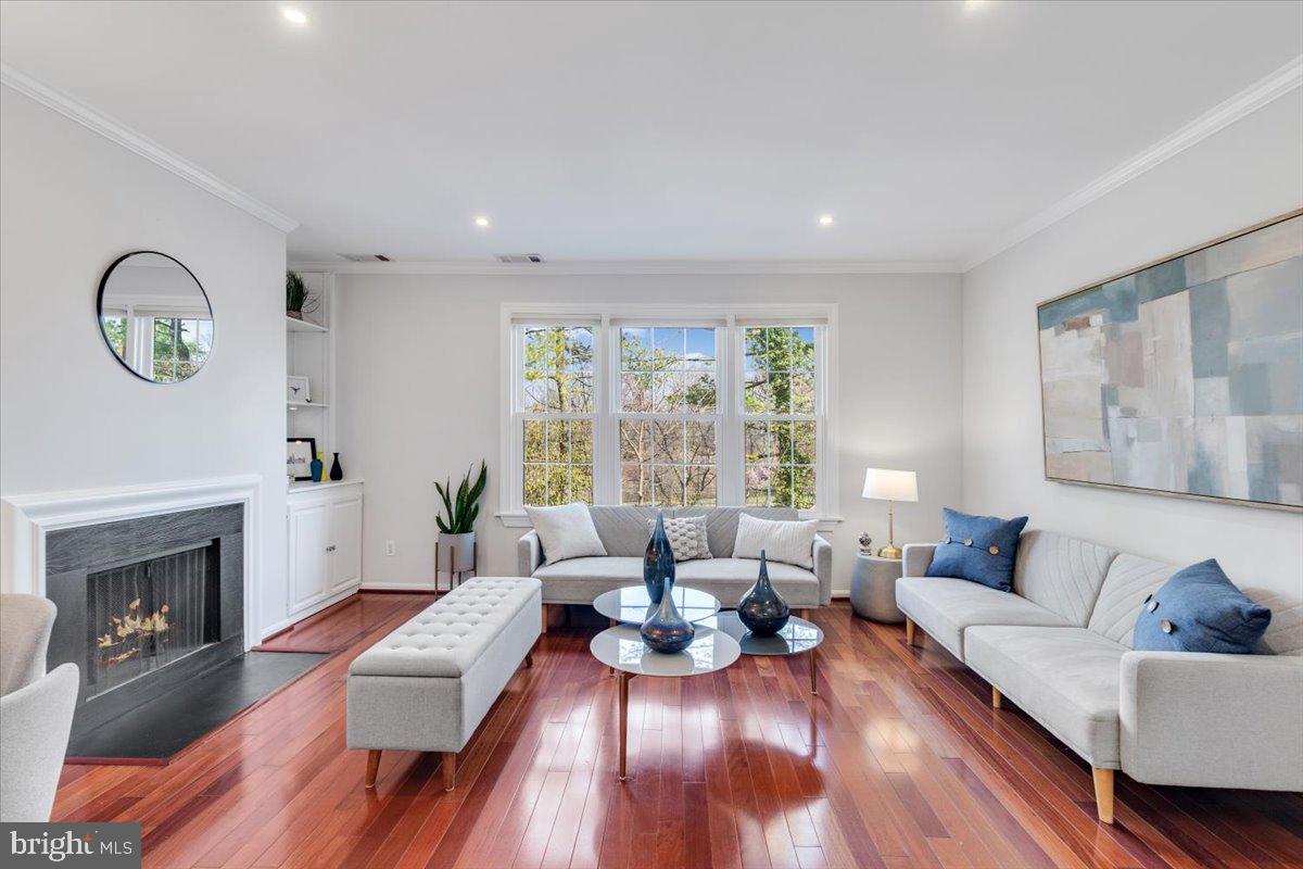 1949 CALVERT STREET NW E