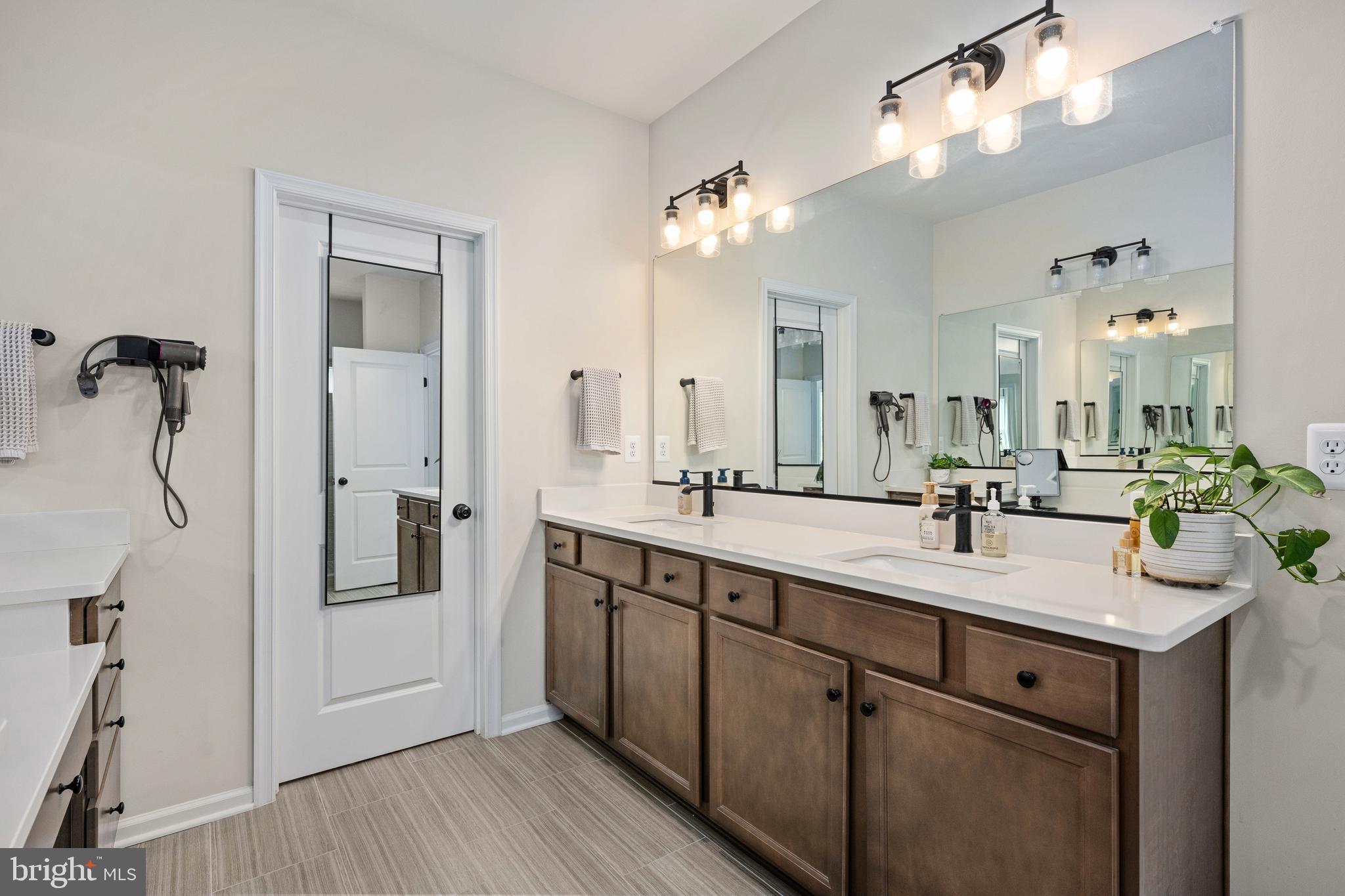 LIBERTY HALL - Residential