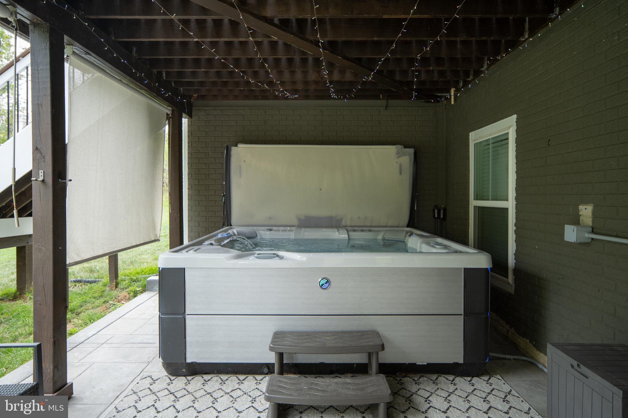 LIBERTY HALL - Residential