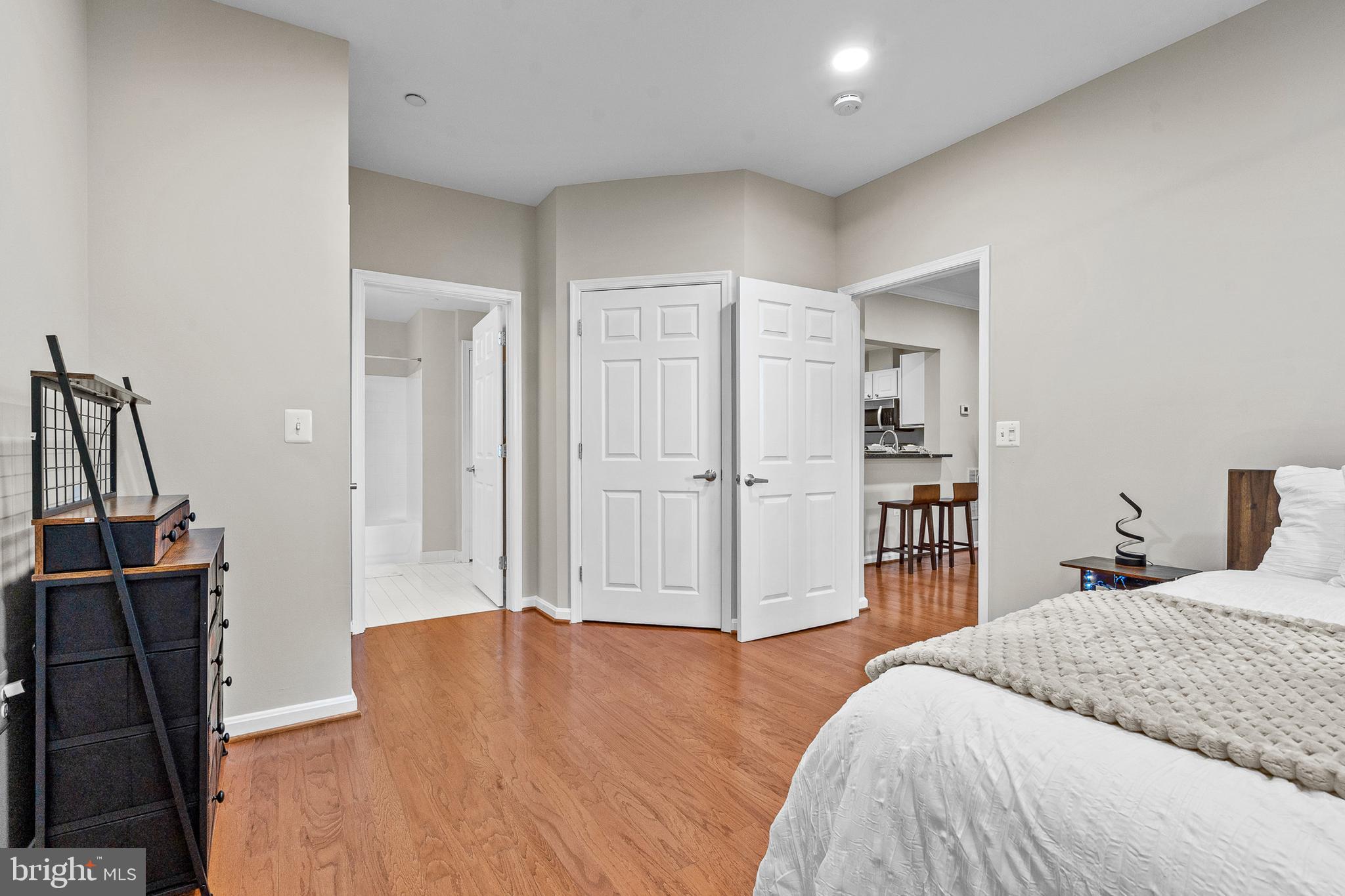 PIERSIDE AT HARBORVIEW - Residential