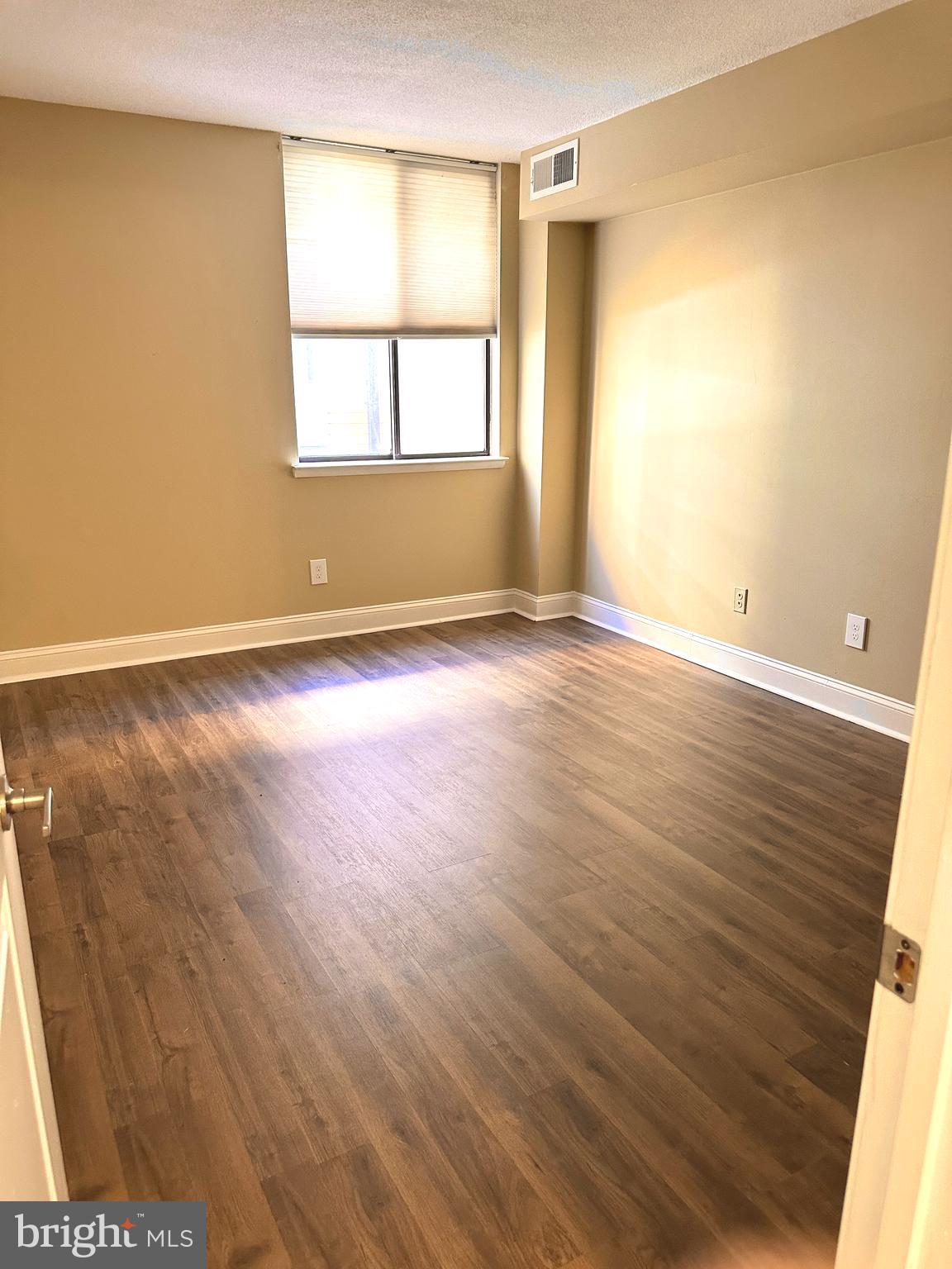 AMERICANA CENTRE - Residential Lease