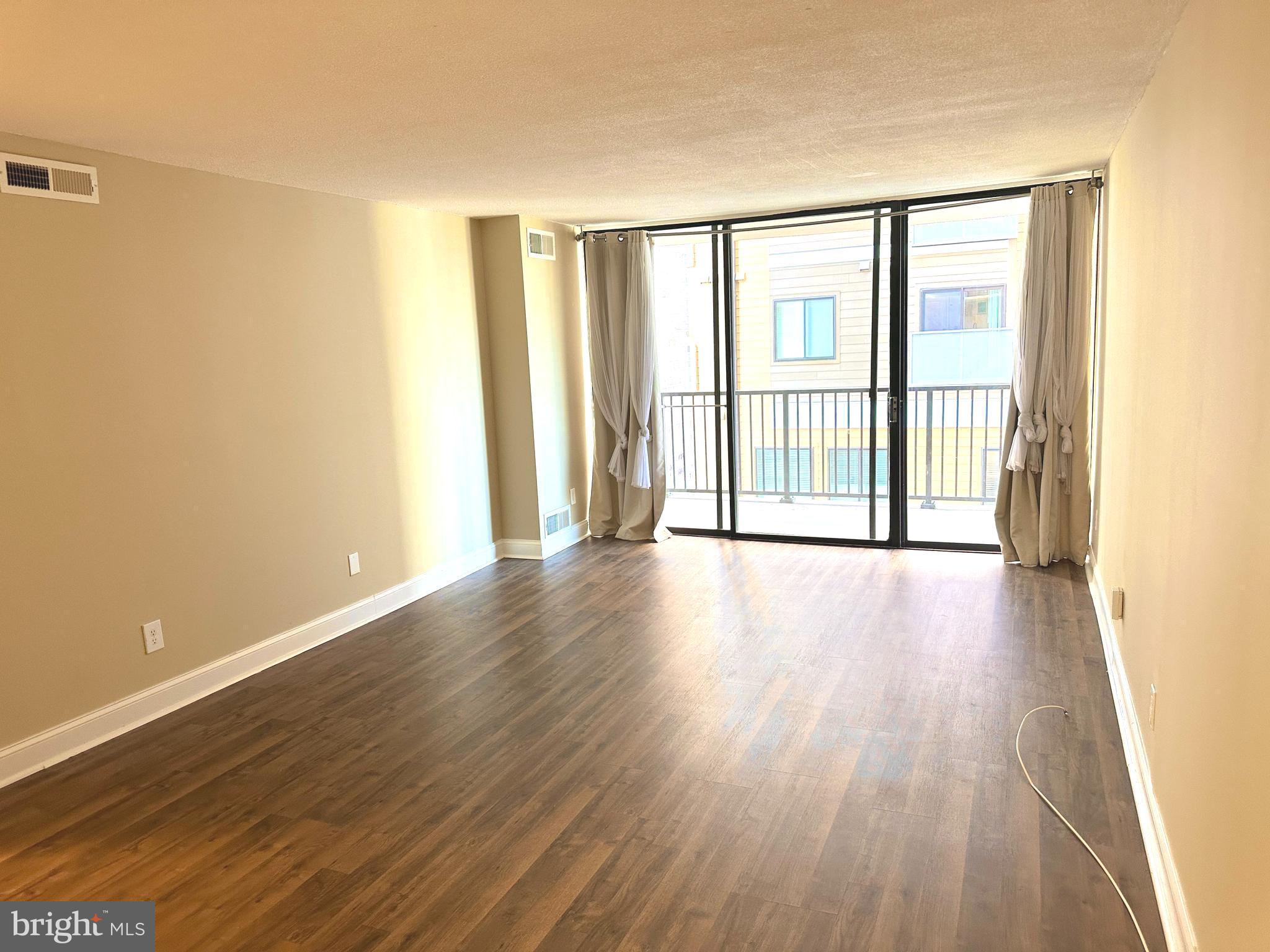 AMERICANA CENTRE - Residential Lease