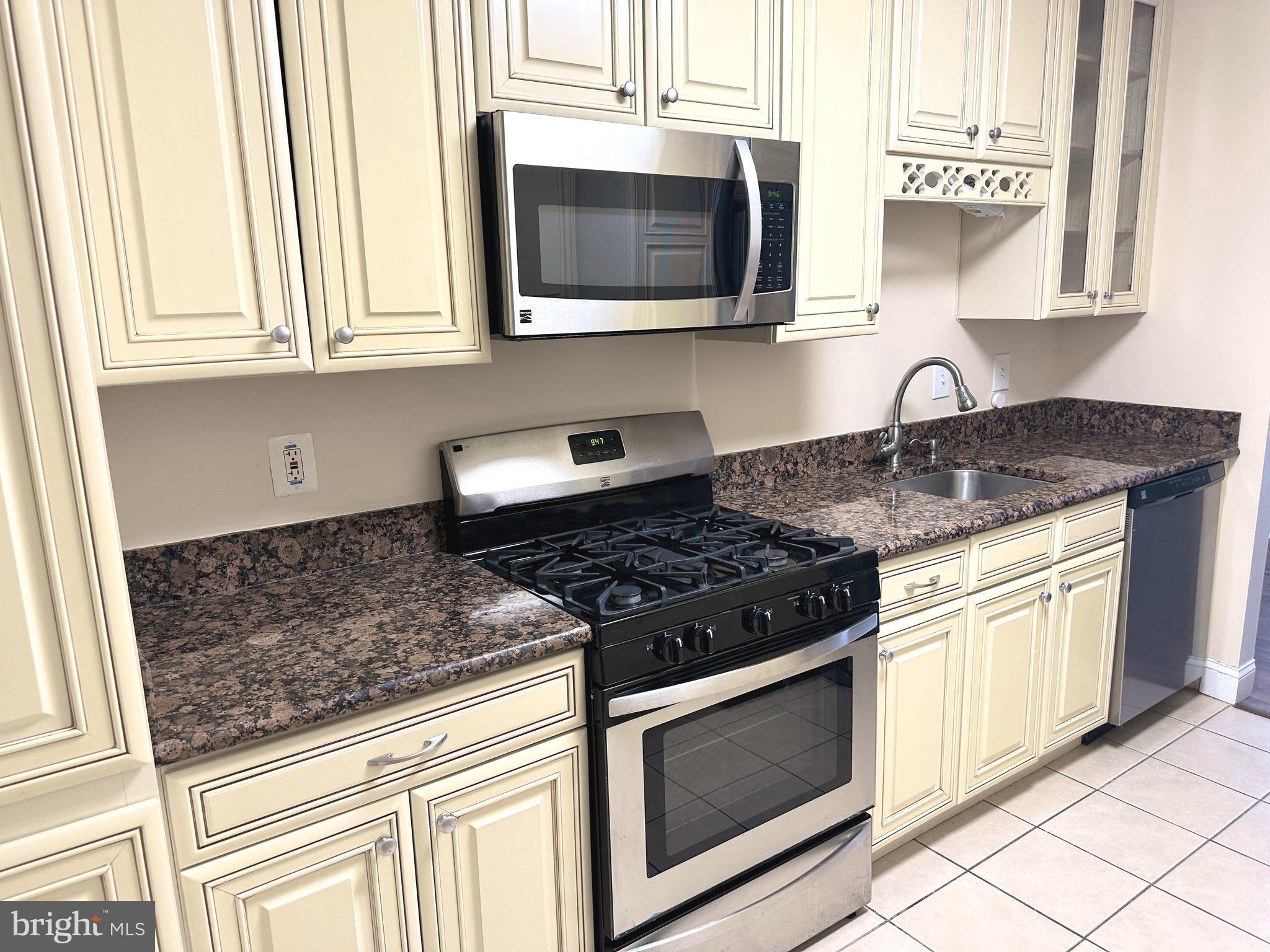 AMERICANA CENTRE - Residential Lease