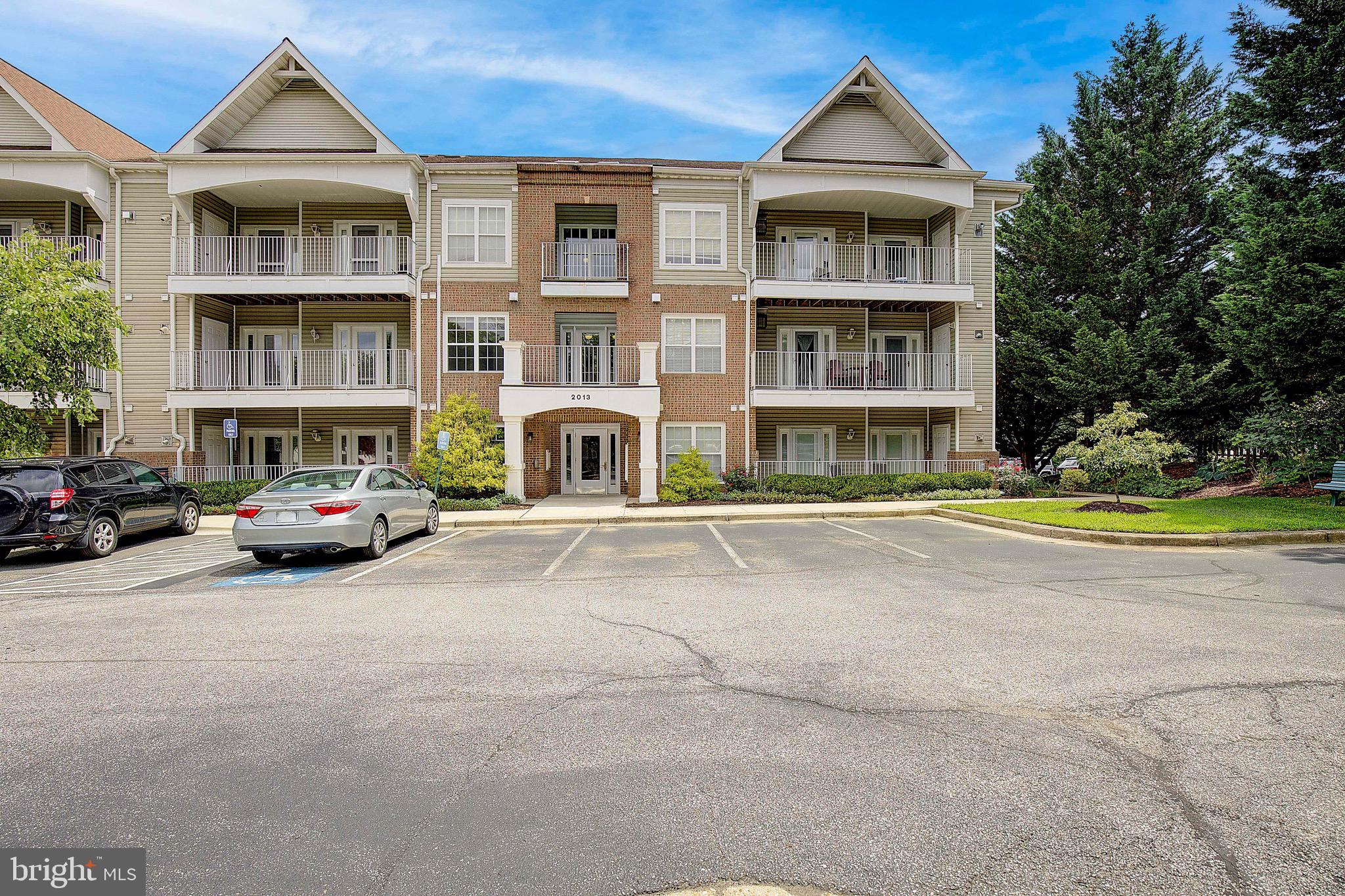 Welcome Home to this beautifully maintained 2-bedroom, 2-bath condo offering the perfect blend of comfort, convenience, and location. Nestled in a desirable Annapolis community, this home features a spacious open floor plan with abundant natural light, updated flooring and a private balcony ideal for relaxing or entertaining. The kitchen boasts new, modern appliances and a breakfast bar that opens to the dining and living areas. The primary suite includes a generous walk-in closet and an en-suite bath with updated fixtures. The second bedroom is perfect for guests, a home office or roommate setup with easy access to the second full bathroom. Enjoy community amenities such as walking paths and a playground. Conveniently located just minutes from downtown Annapolis, shopping, dining, and commuter routes to Baltimore and D.C.
Whether you’re a first-time buyer, downsizing, or seeking an investment property—this condo checks all the boxes!