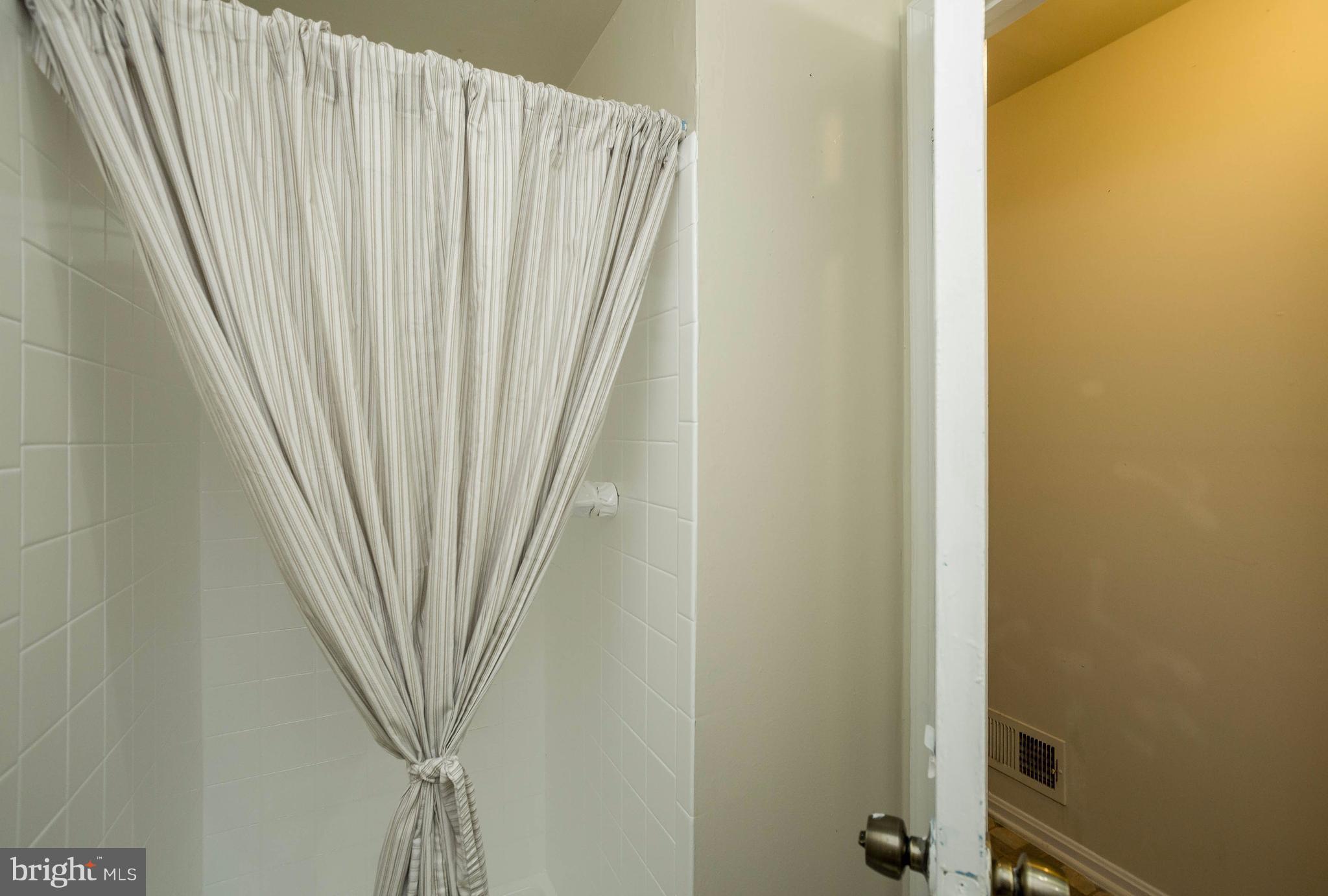 WHISKEY BOTTOM - Residential