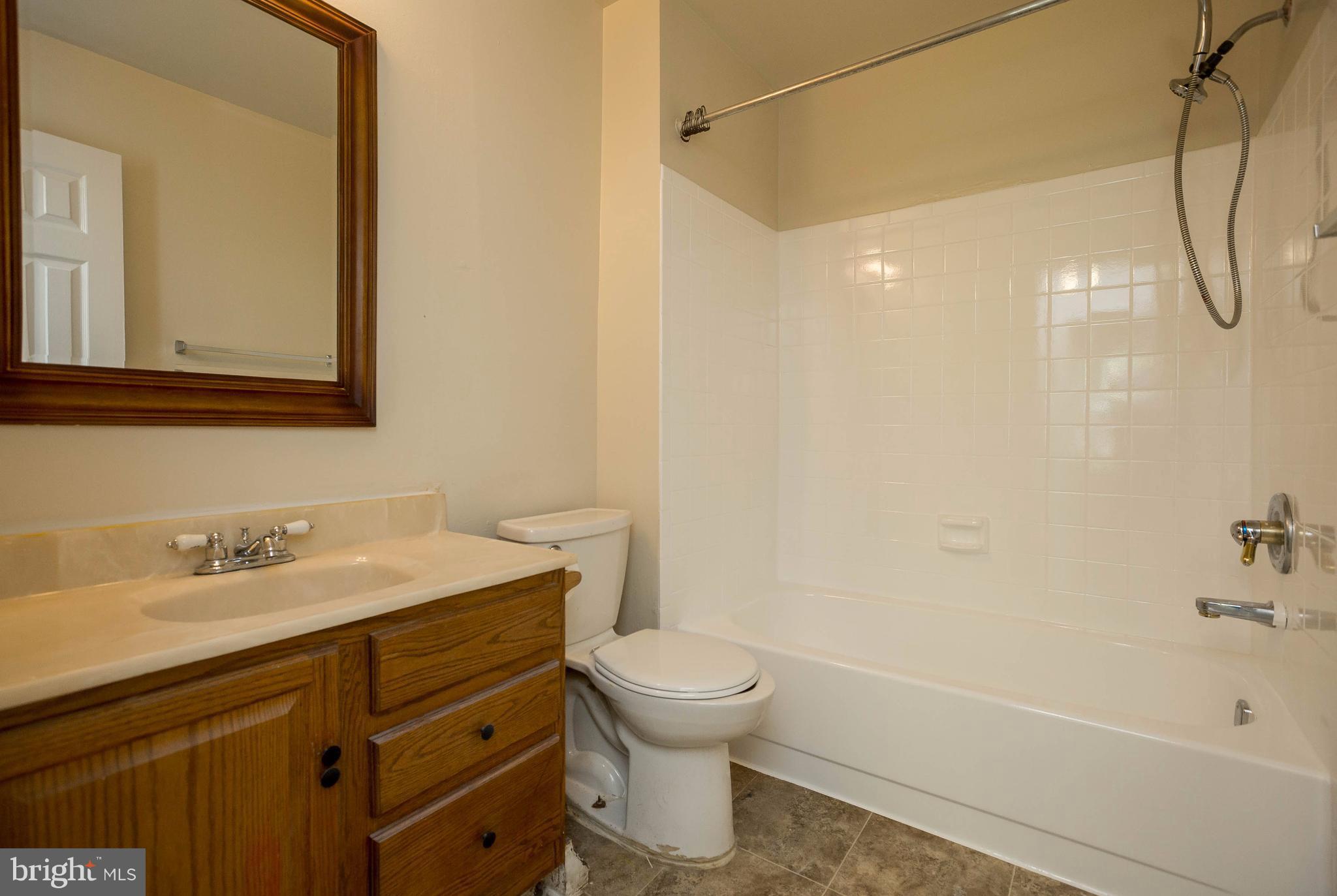 WHISKEY BOTTOM - Residential