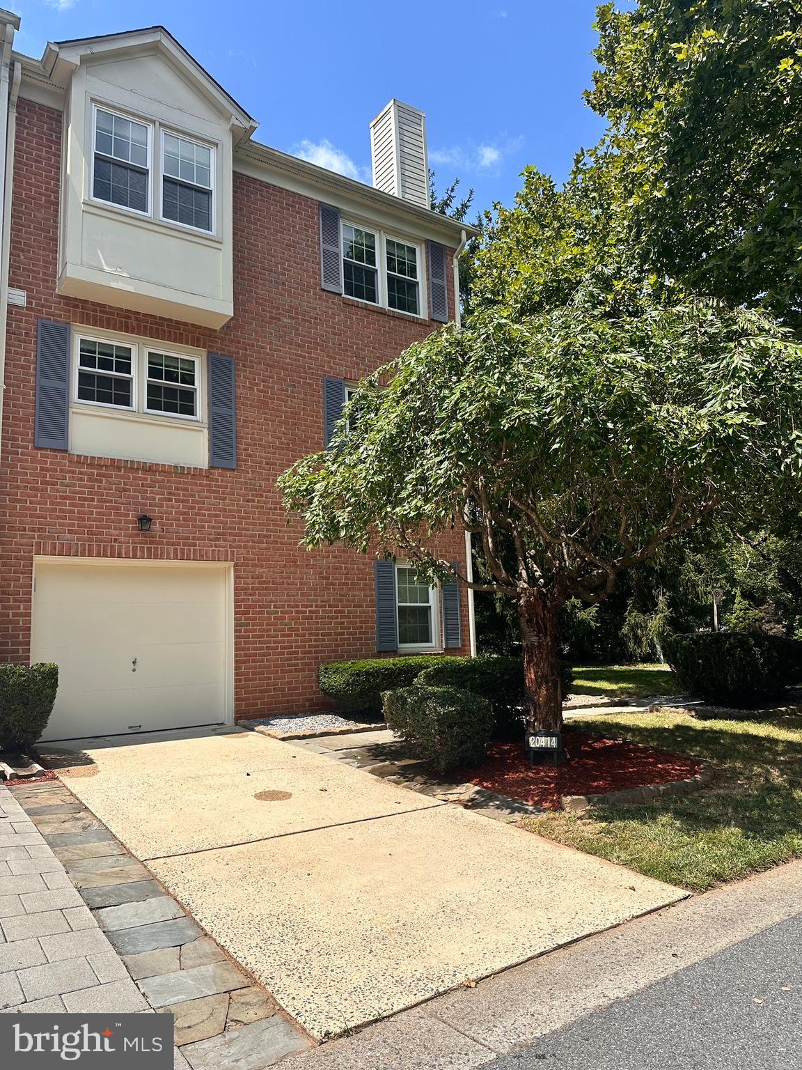 MONTGOMERY VILLAGE - Residential Lease