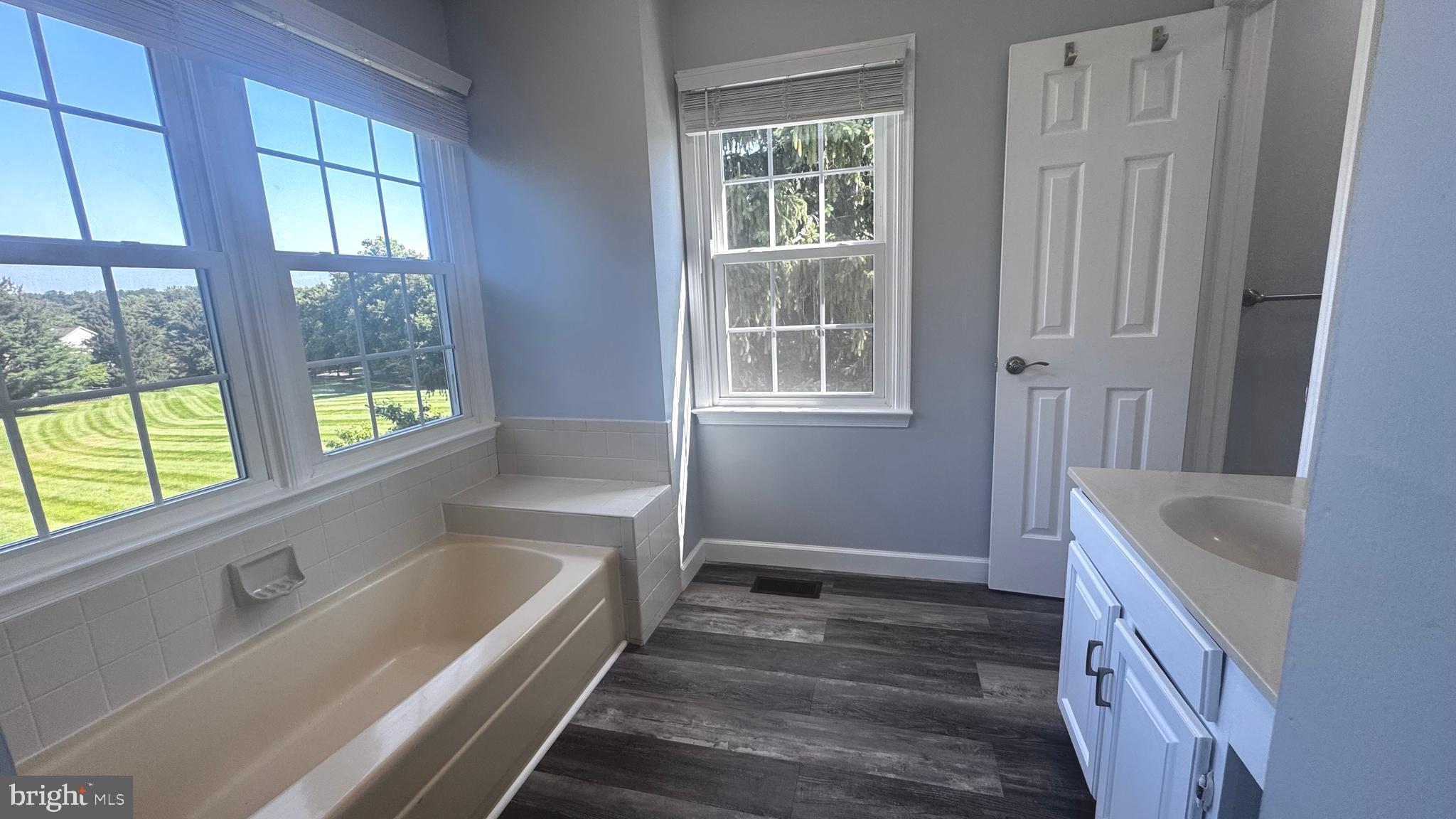 MONTGOMERY VILLAGE - Residential Lease