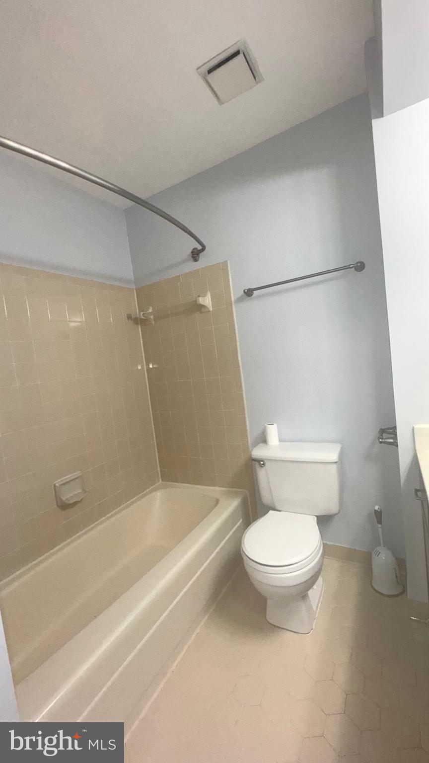 MONTGOMERY VILLAGE - Residential Lease