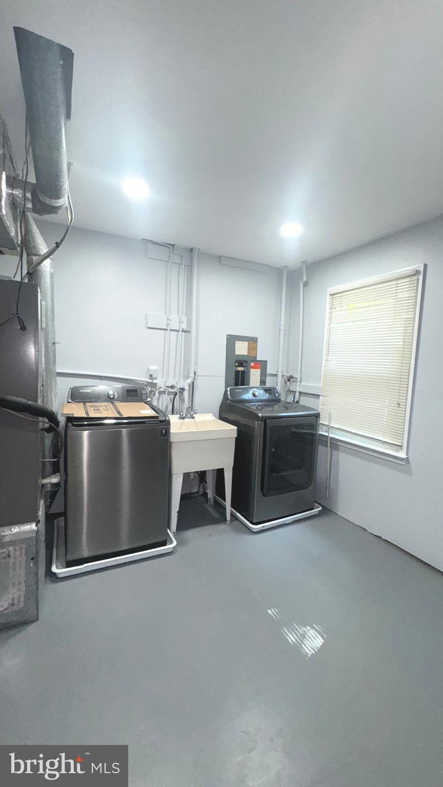 MONTGOMERY VILLAGE - Residential Lease