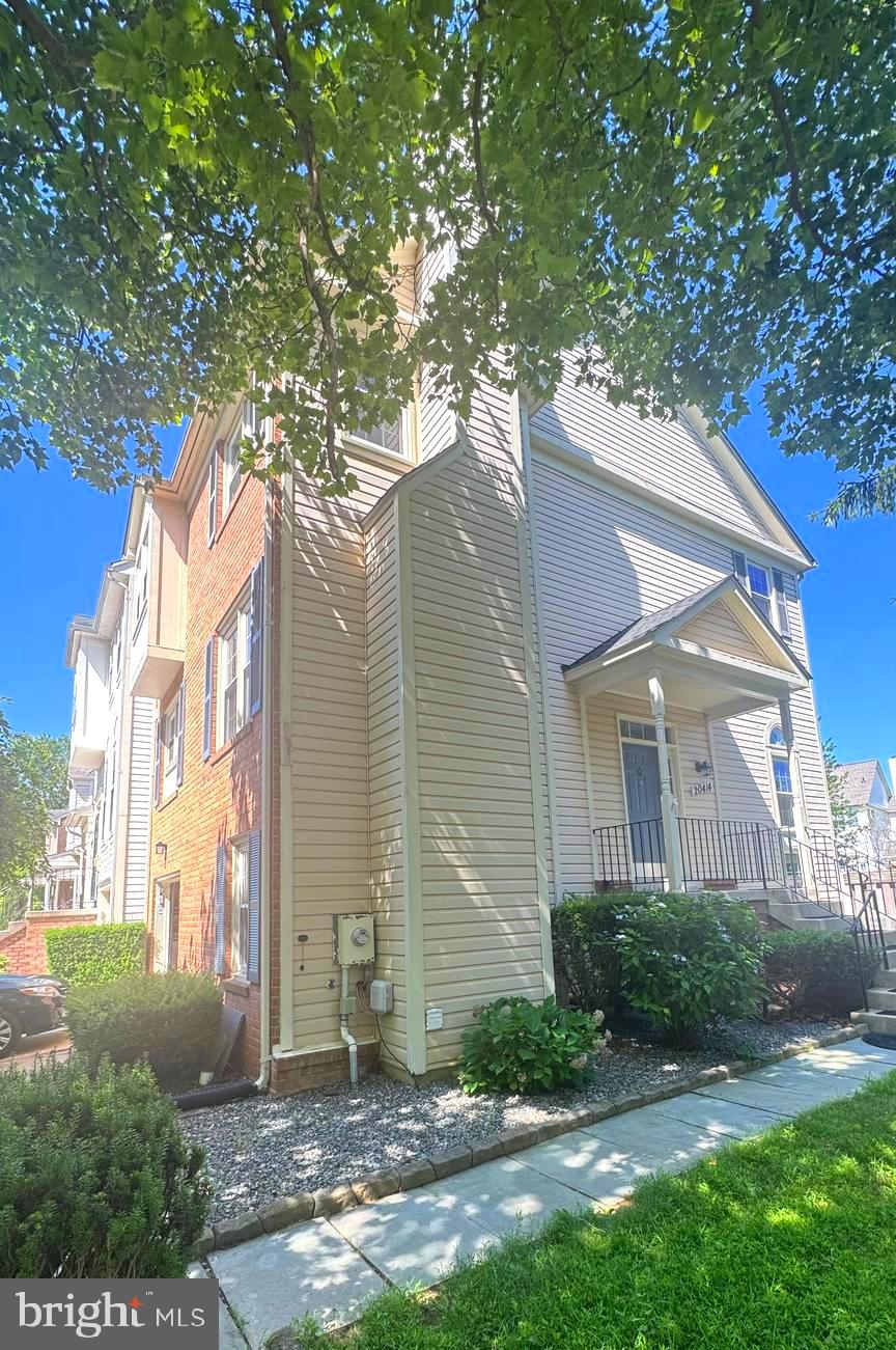 MONTGOMERY VILLAGE - Residential Lease