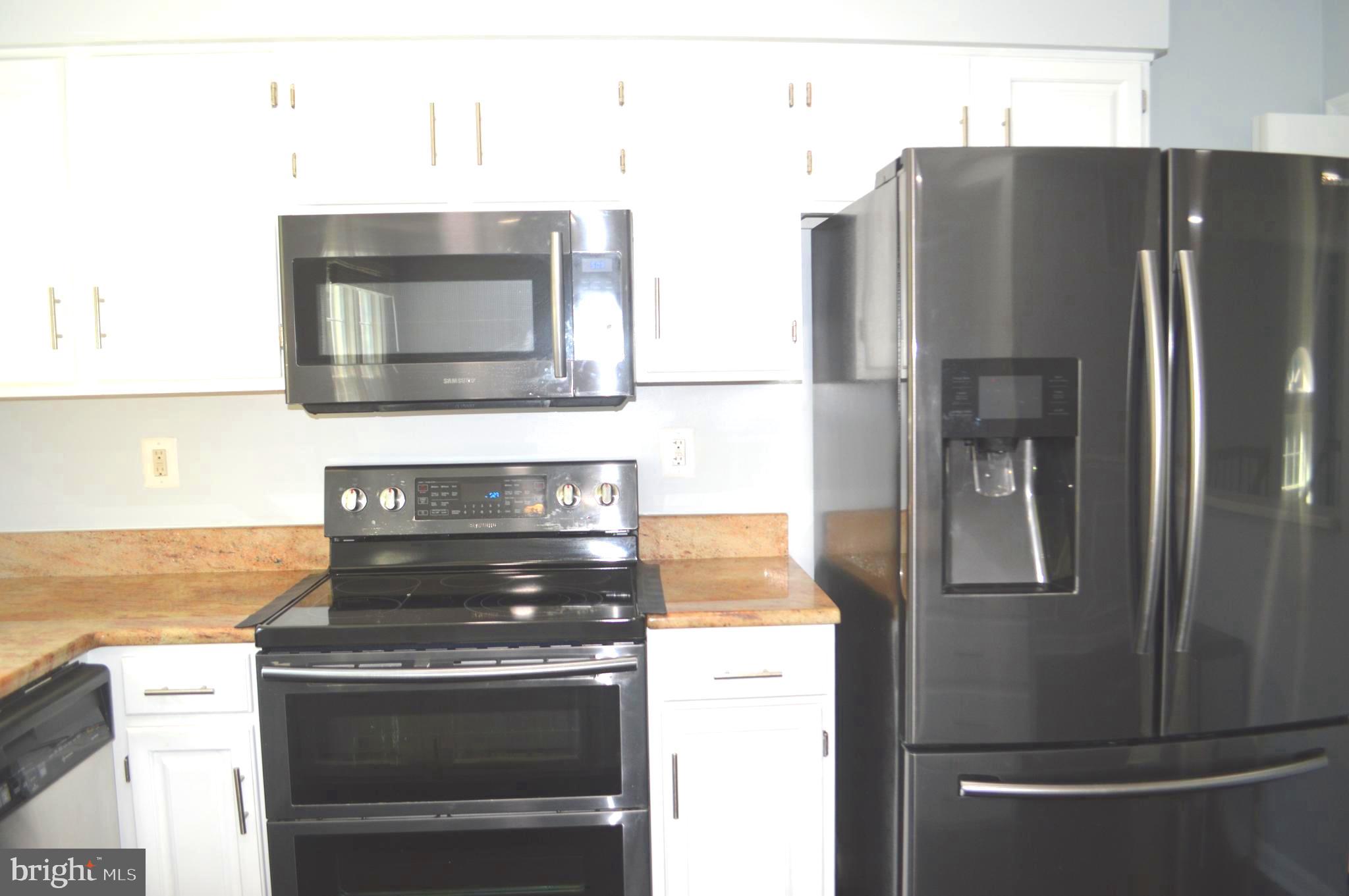 MONTGOMERY VILLAGE - Residential Lease