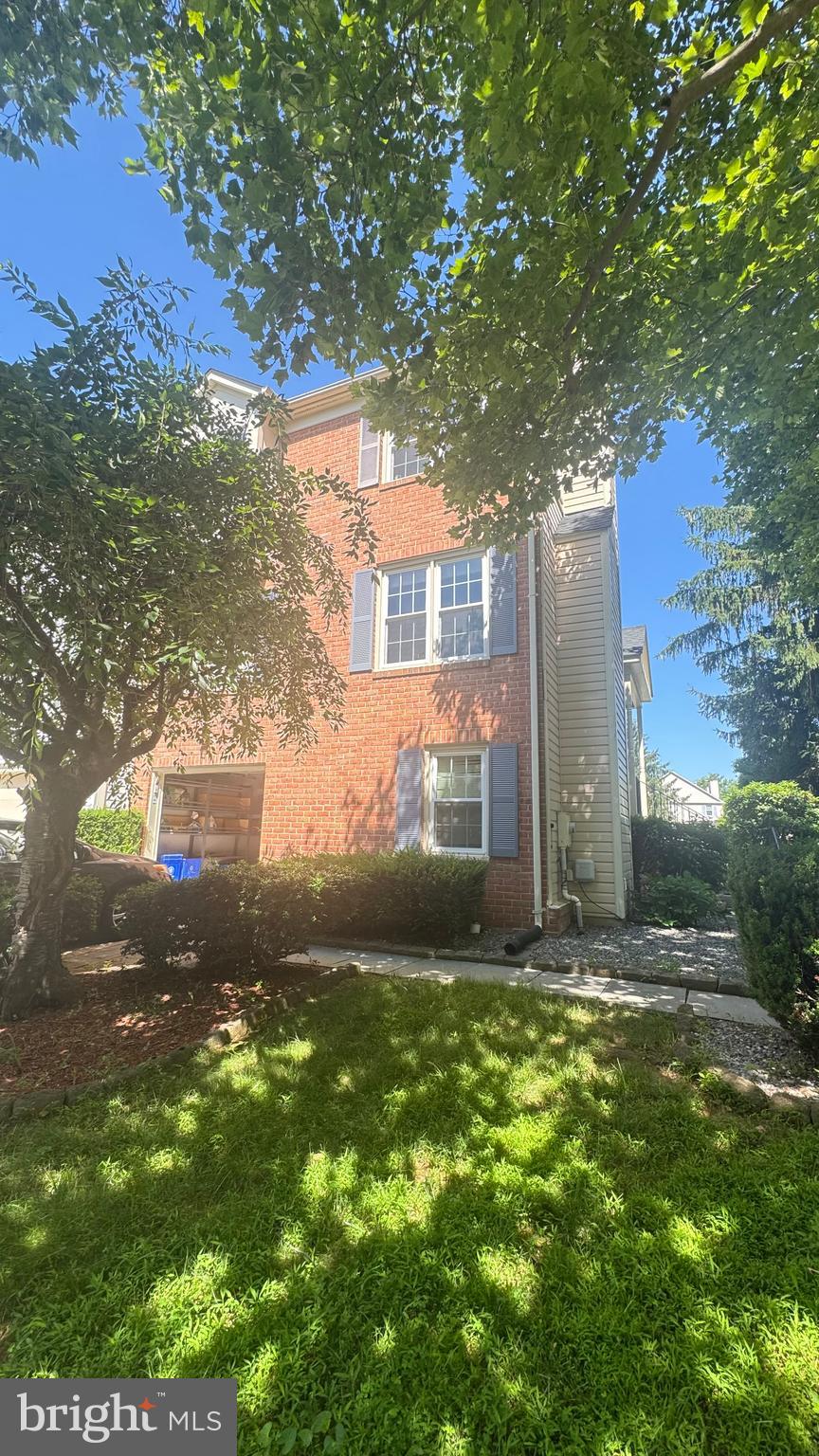 MONTGOMERY VILLAGE - Residential Lease