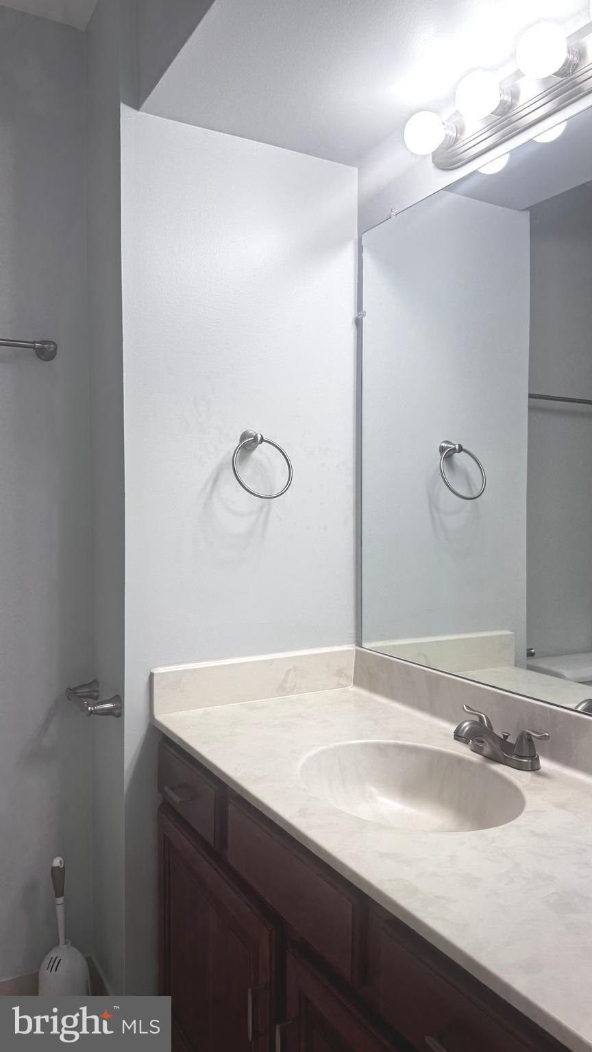 MONTGOMERY VILLAGE - Residential Lease