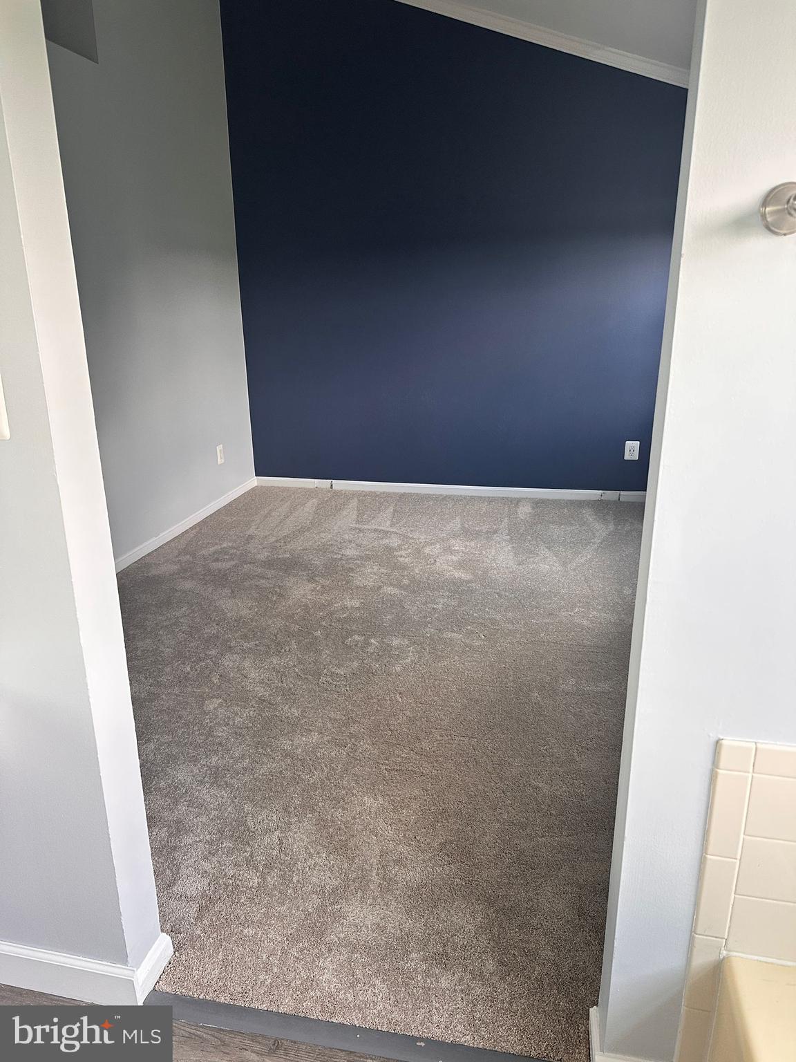 MONTGOMERY VILLAGE - Residential Lease