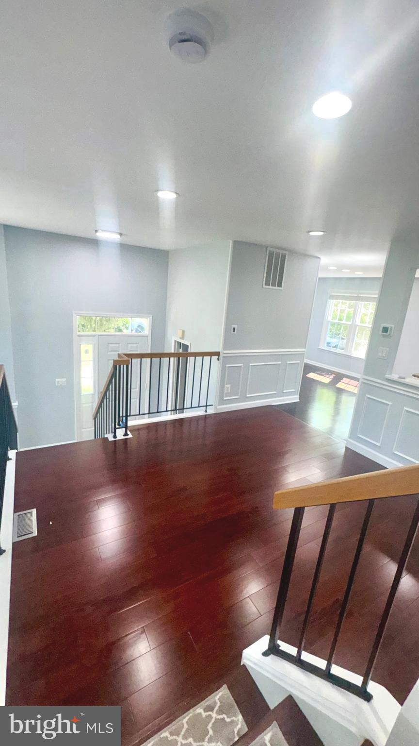 MONTGOMERY VILLAGE - Residential Lease