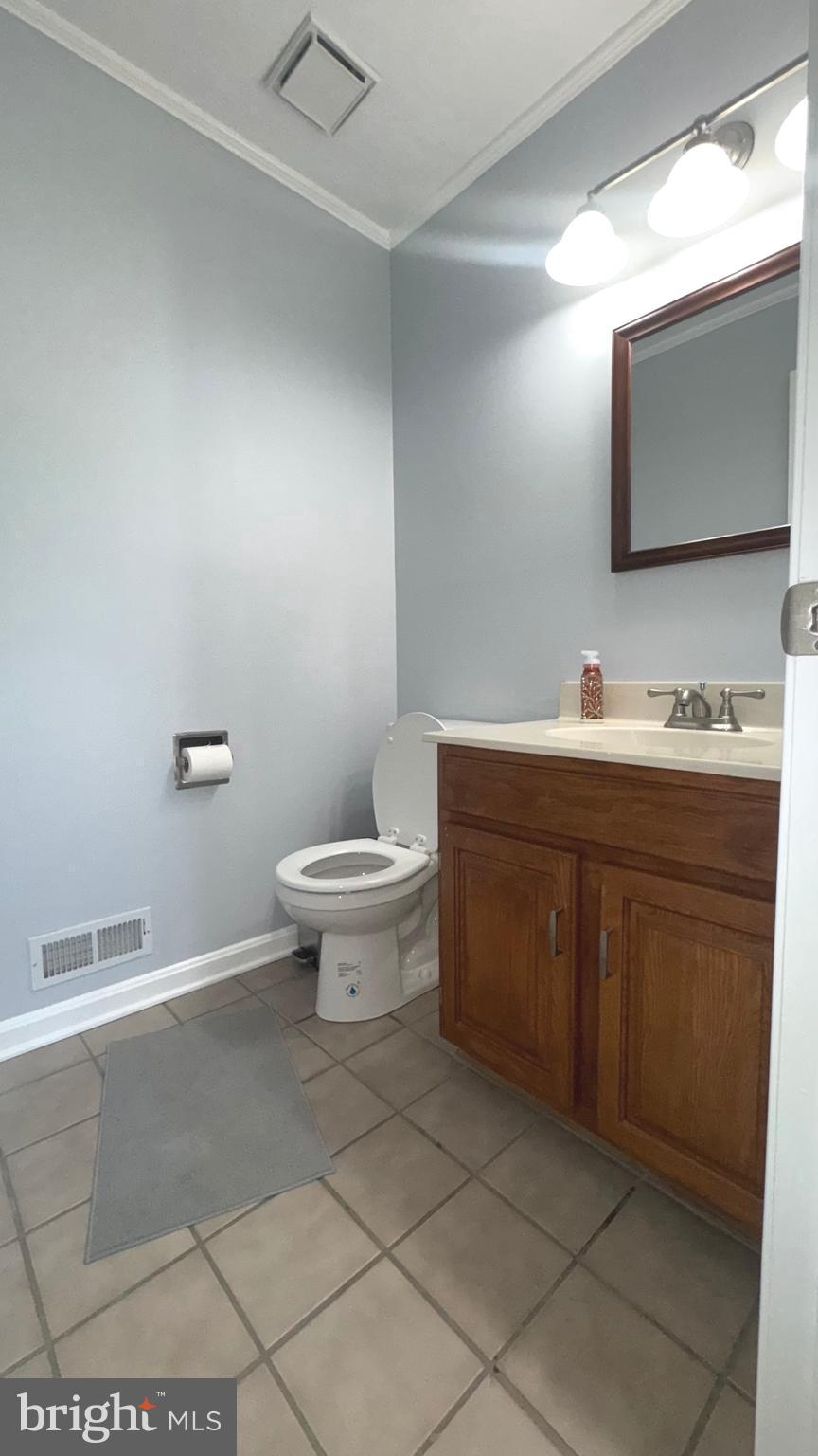 MONTGOMERY VILLAGE - Residential Lease