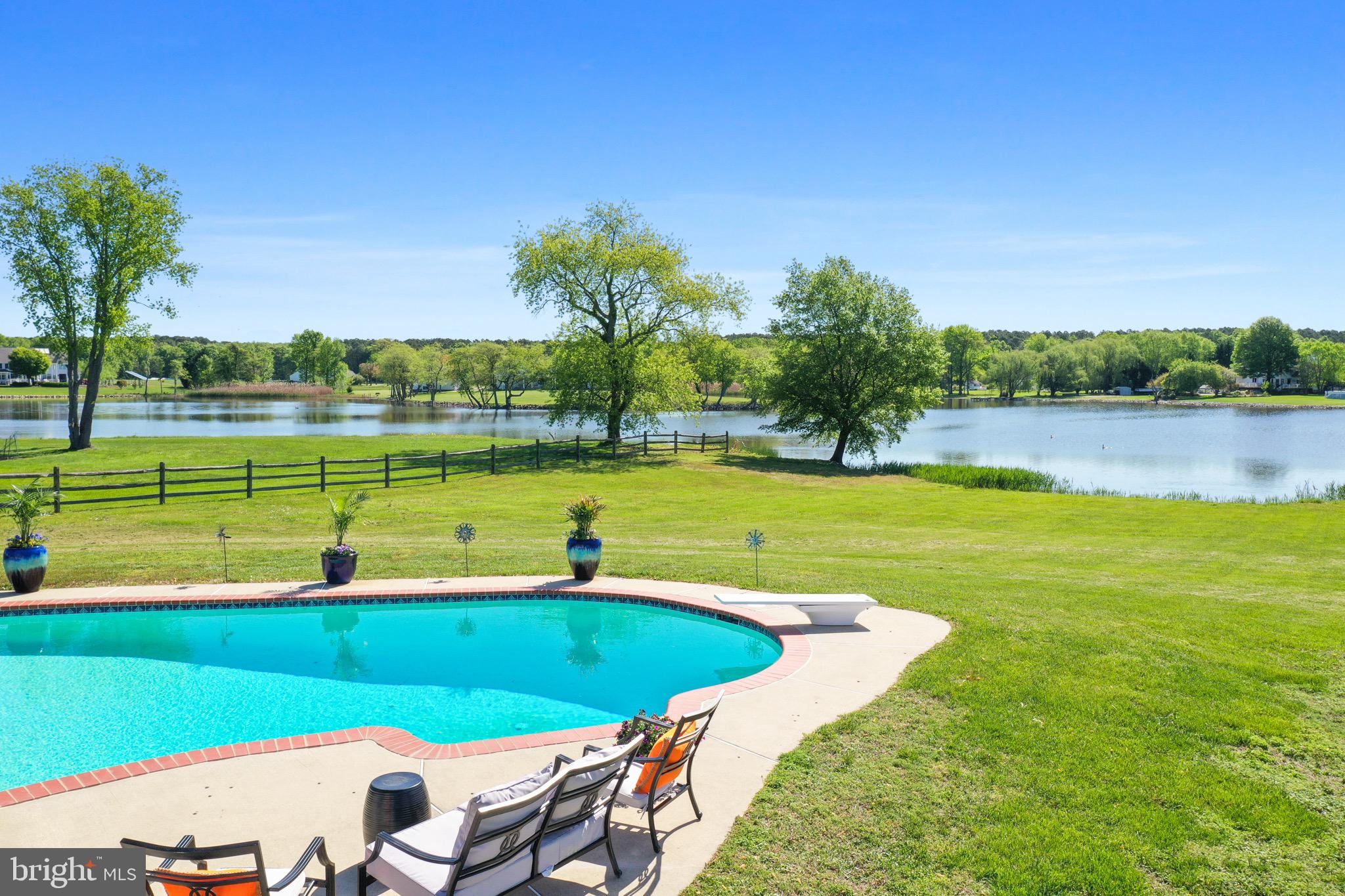 321 S LAKE DRIVE