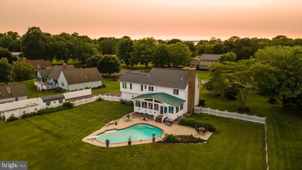 321 S LAKE DRIVE