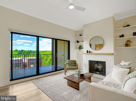 Photo of 128 Roberts Lane #400, ALEXANDRIA, VA 22314 (MLS # VAAX2060040)
