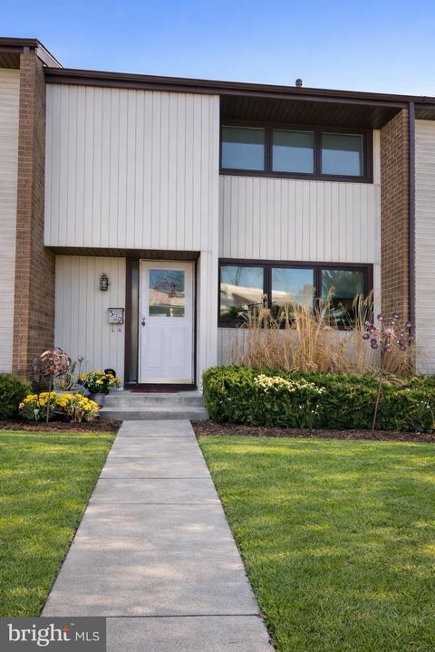 Condo For Sale - 529 Nettleton Dr<br/> EAST WINDSOR, NJ 08520