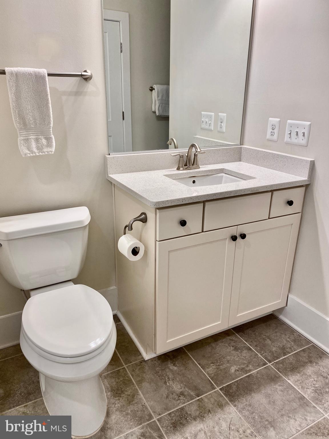 ASHBURN OVERLOOK - Residential Lease