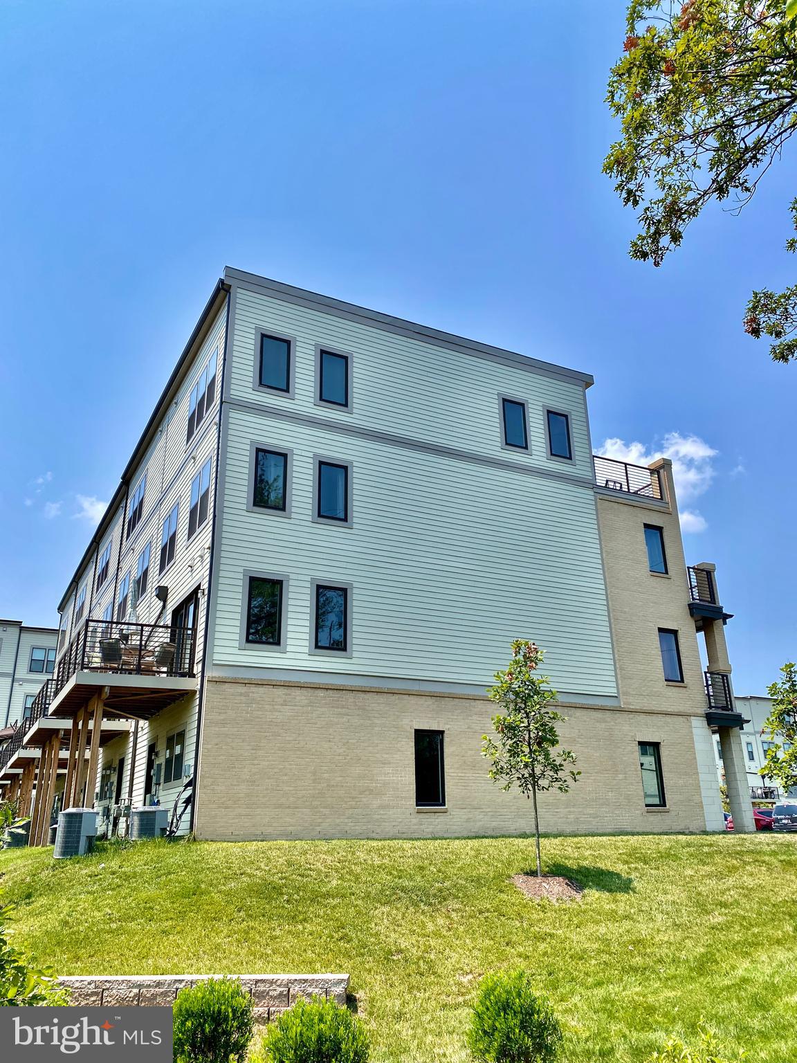 ASHBURN OVERLOOK - Residential Lease