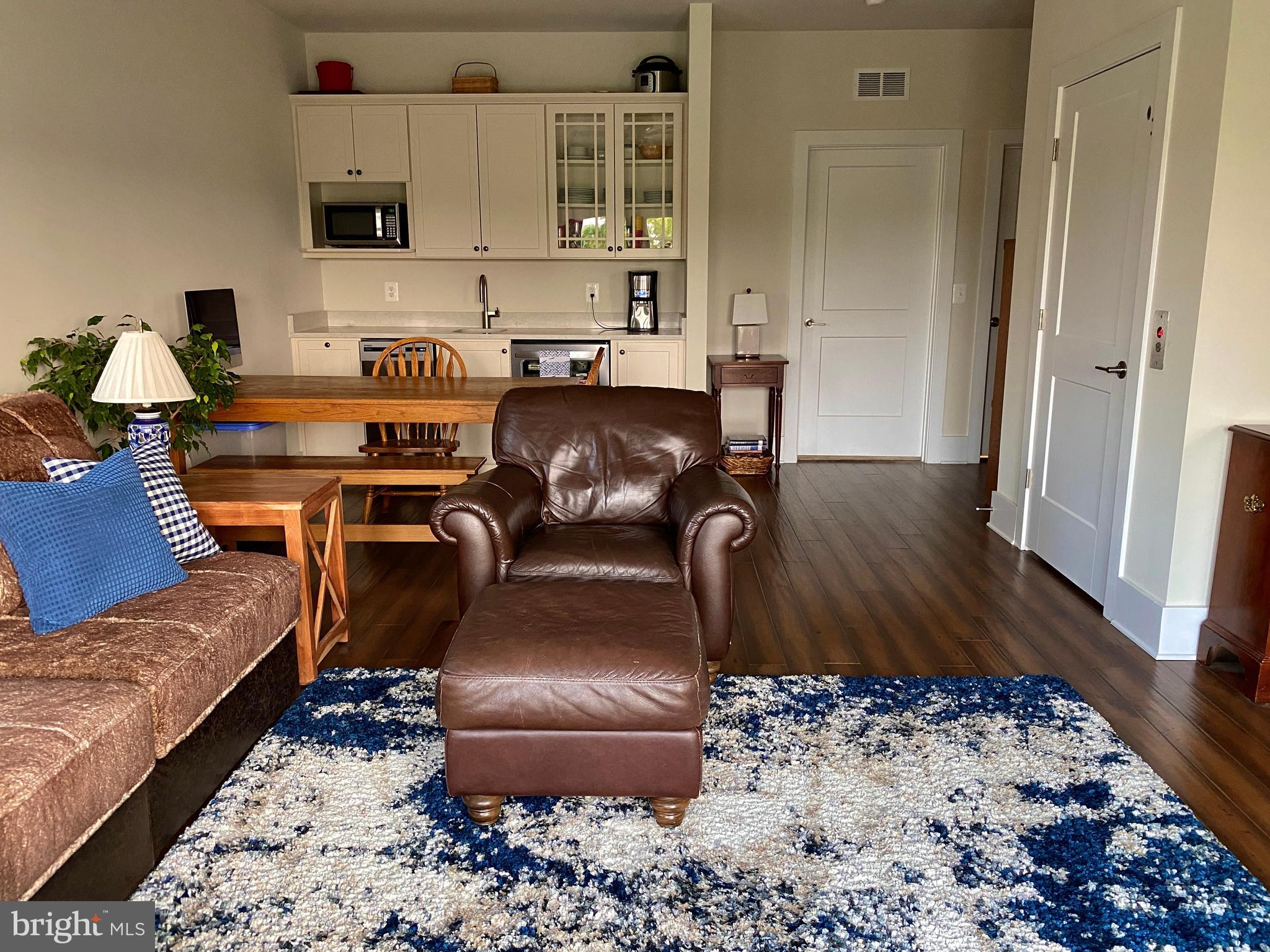 ASHBURN OVERLOOK - Residential Lease