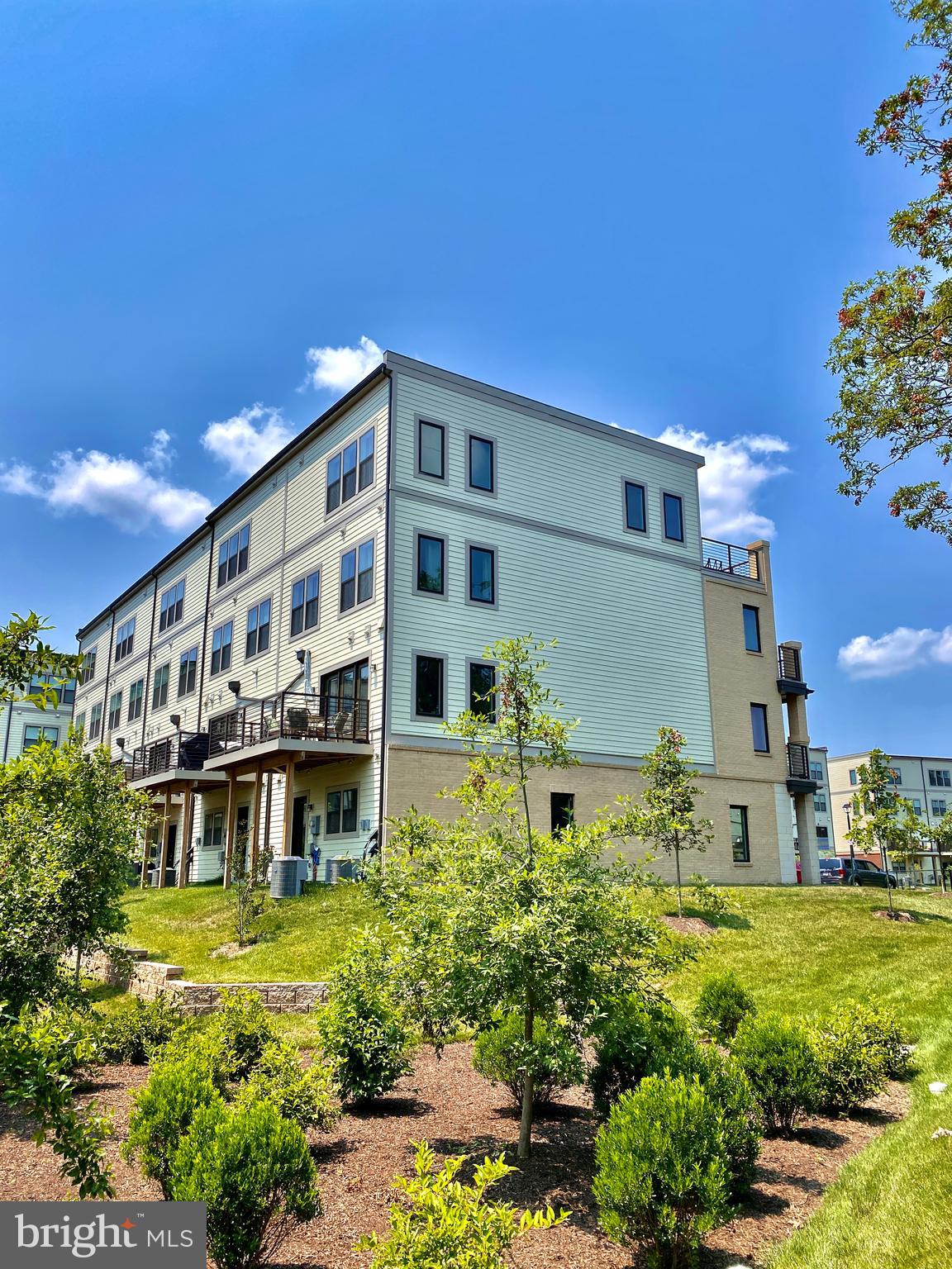 ASHBURN OVERLOOK - Residential Lease