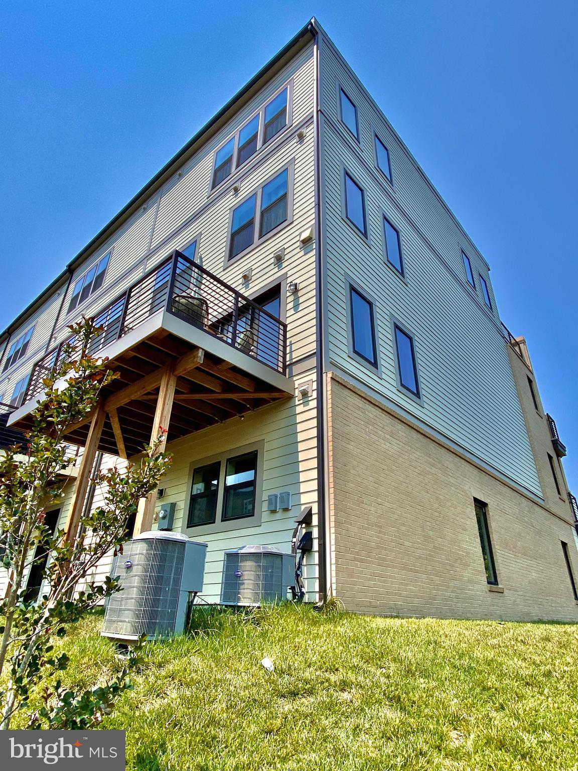 ASHBURN OVERLOOK - Residential Lease