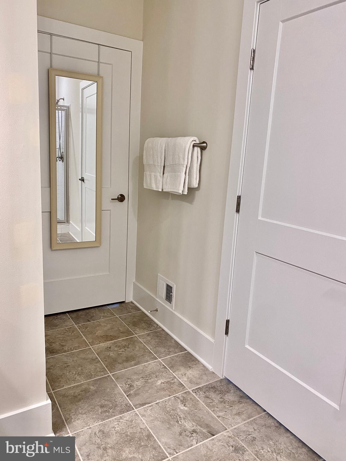 ASHBURN OVERLOOK - Residential Lease