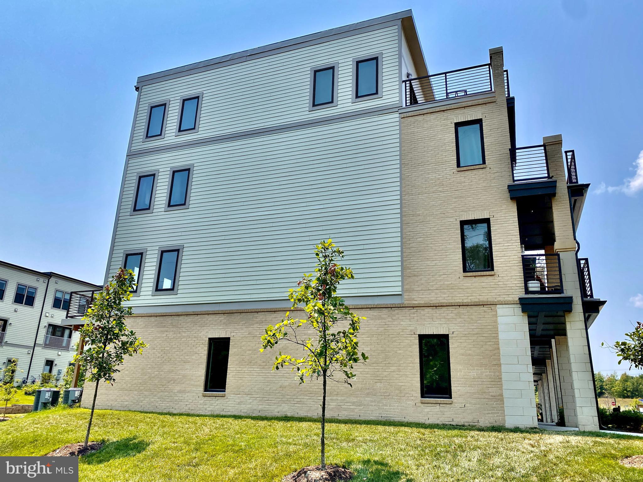 ASHBURN OVERLOOK - Residential Lease