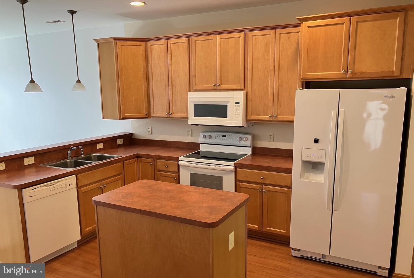 CHICKADEE CIRCLE CONDOMINIUMS - Residential Lease