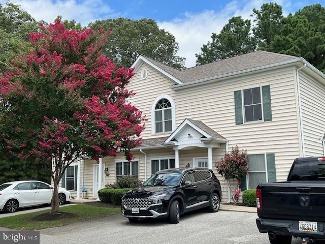 Welcome to this quiet cozy community. The perfect place after a long day. All this peace and quiet while being close to everything...PAX River Base, shopping, community amenities and routes to go anywhere you want. Location, Location! No pets and No Smoking!