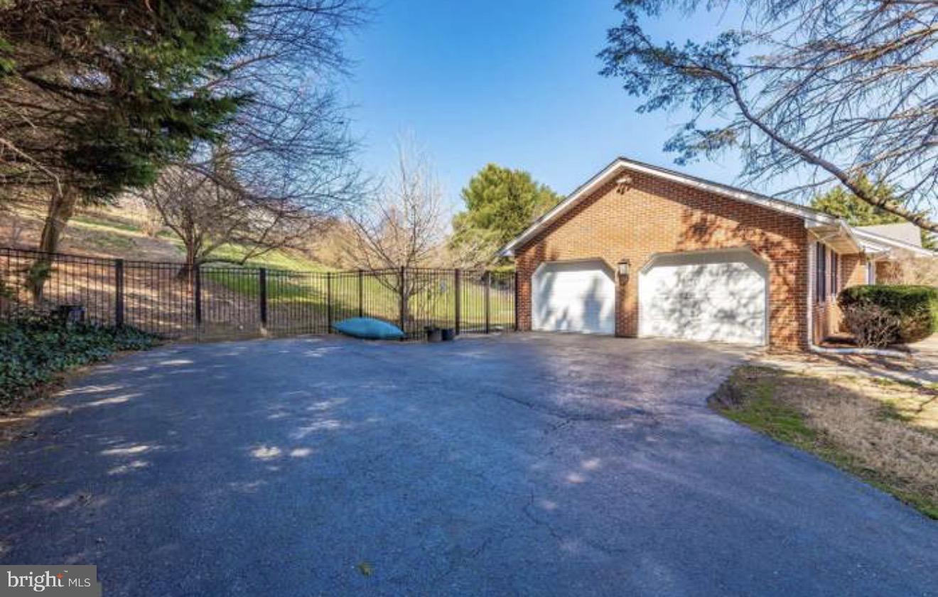 5212 ERNIE LANE