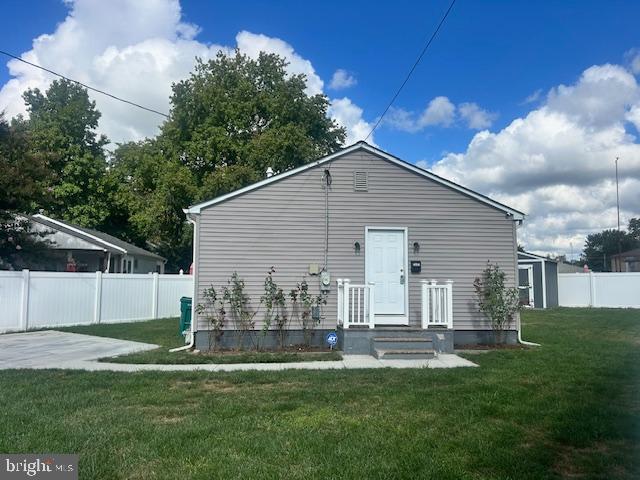 Move-in ready! Single home 2 bedrooms with recess lighting through-out, laminated flooring through-out, full bathroom, a/c, eat-in kitchen with stainless steel appliances, living room, separate laundry area, fully fenced backyard, shed, driveway.