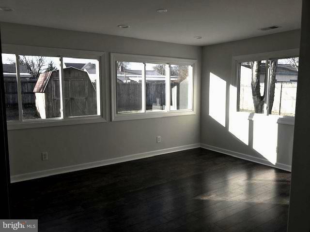 COUNTRY CLUB MANOR - Residential