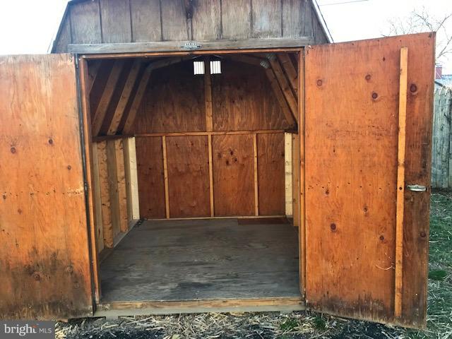 COUNTRY CLUB MANOR - Residential