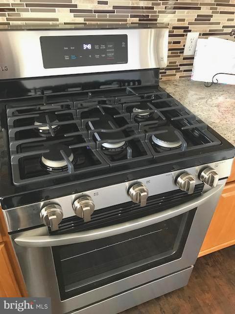 COUNTRY CLUB MANOR - Residential