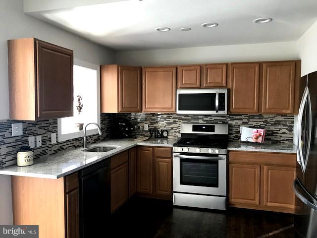 COUNTRY CLUB MANOR - Residential