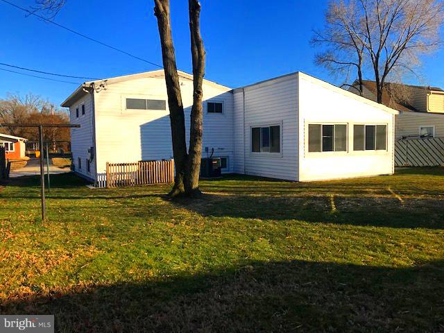 COUNTRY CLUB MANOR - Residential