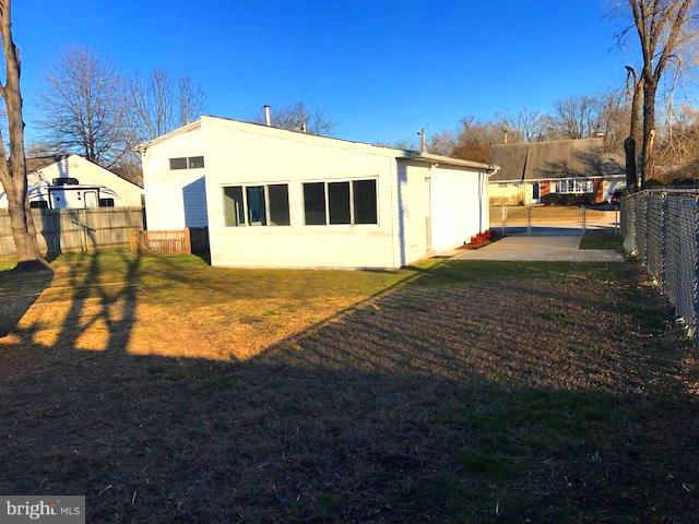 COUNTRY CLUB MANOR - Residential