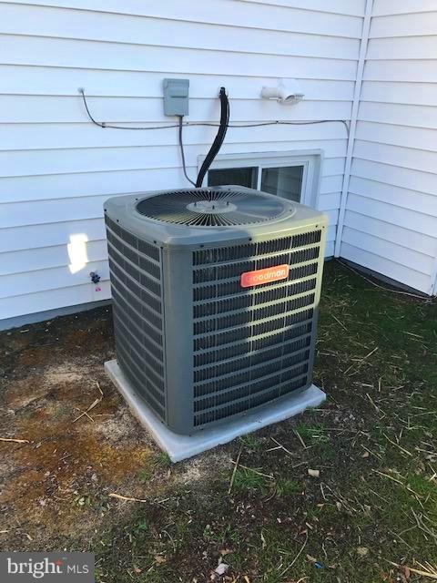 COUNTRY CLUB MANOR - Residential