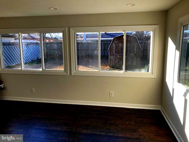 COUNTRY CLUB MANOR - Residential