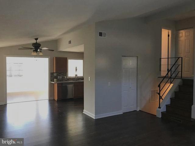 COUNTRY CLUB MANOR - Residential