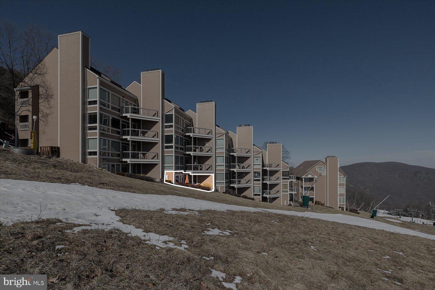 905 DIAMOND HILL