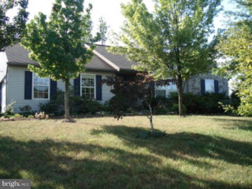FASTIDIOUSLY MAINTAINED! CORNER LOT WITH MATURE LANDSCAPING, OPEN LIVING SPACE WITH SUNROOM THAT LOOKS OVER CHARMING GARDENS. A PERFECTIONIST DREAM COME TRUE. FORCED HOT AIR HEAT. Mailing Address Continued: ORWIGSBURG Color: GREY Amp: 200