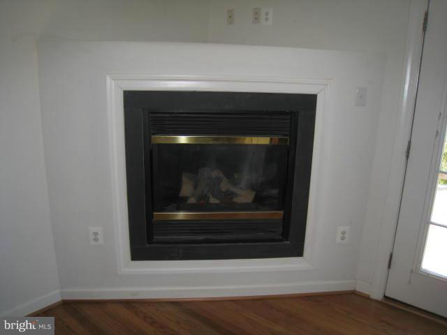 RIVERSIDE STATION - Residential Lease