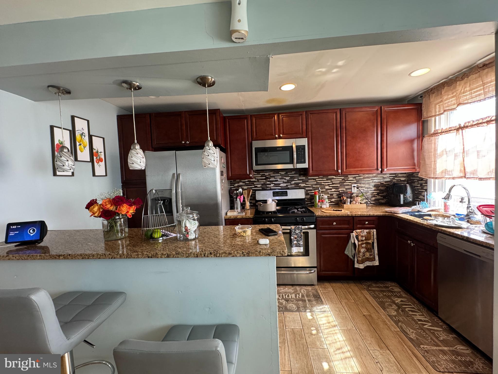 OXFORD CIRCLE - Residential