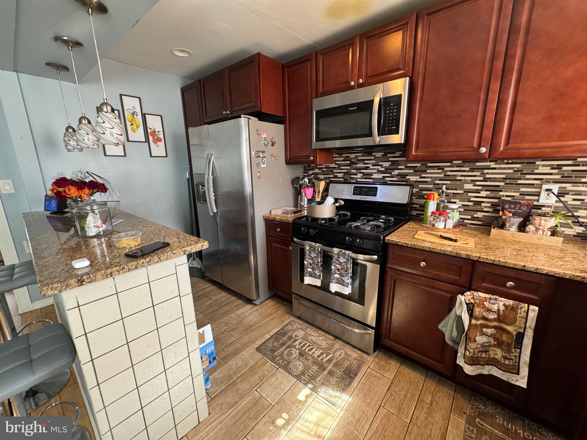 OXFORD CIRCLE - Residential